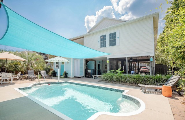 Nemo's Place: 2 Single Kayaks, 5 Bicycles and Room for Outdoor Entertaining