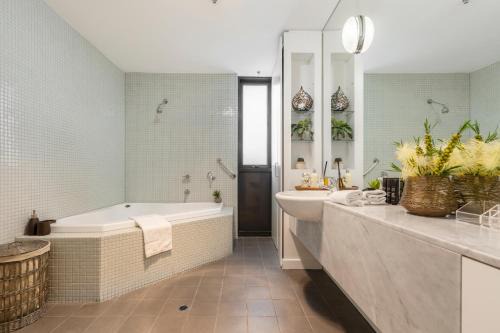 Nest on Bourke☆SPA☆LARGE 60SQM!☆Chinatown☆Free tram☆