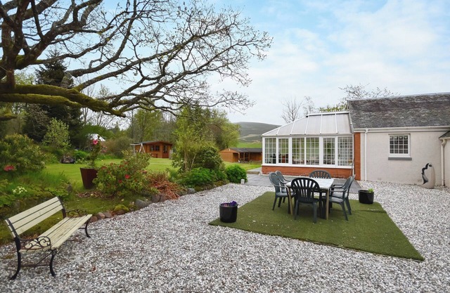 Nether Auchlinsky Cottage