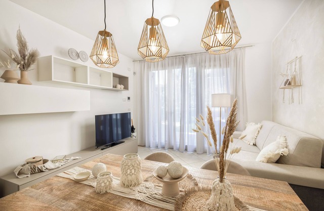 Neu Eingerichtetes Apartment mit Pool, Fitnessstudio und Sauna, Nähe Bardolino