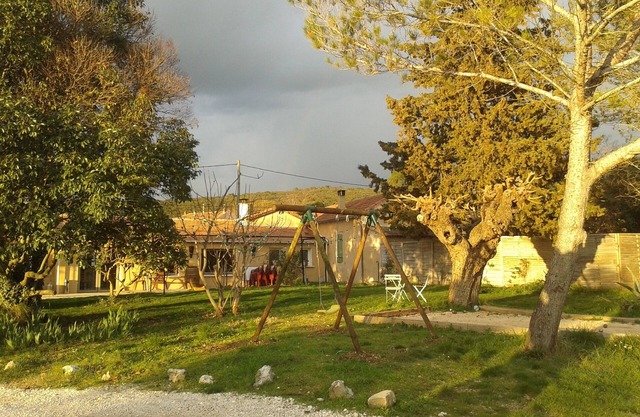 NEW 12pers private house, 250m², above ground pool, 3000m² wooded, 15km Uzes/Ales