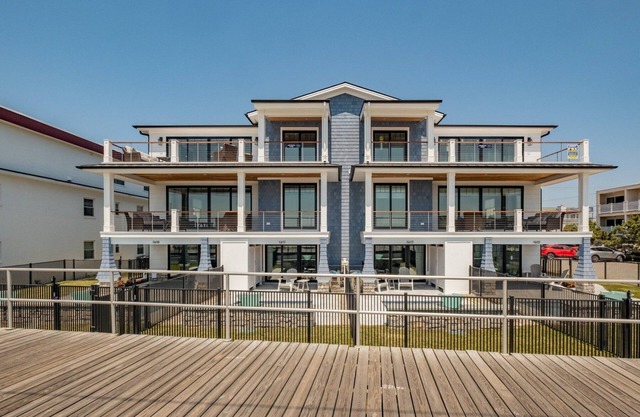 NEW! "1413 Sand Castle" Ocean Front Condo on Boardwalk, Pool, Elev., Sleeps 19