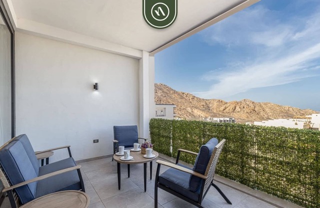 New 2 BR Condo with Private Terrace - BBQ