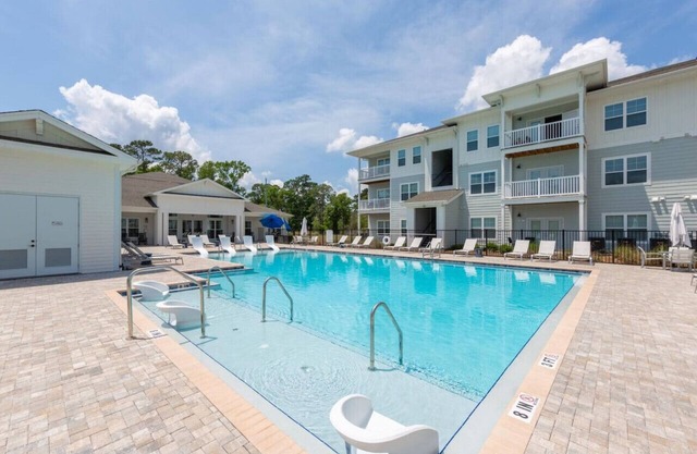 *NEW* 2 BR Getaway w/Pool & Gym
