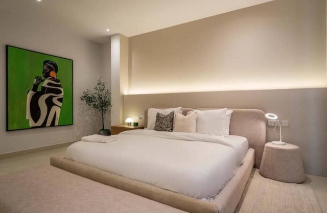 *New* 2 comfortable bedrooms with King Size beds, 24/7 power supply