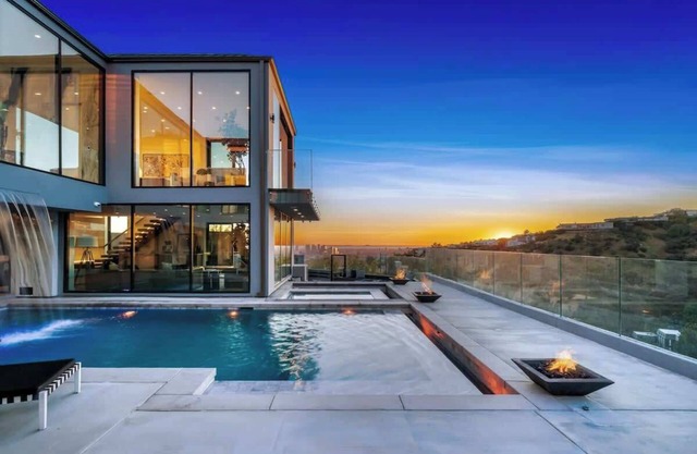 New 5 Bd Modern Sunset Strip Jetliner View Villa