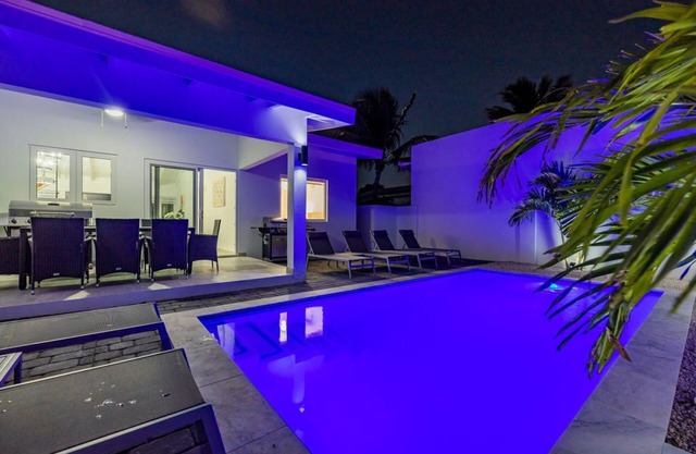 NEW 5BR Villa w/PrivatePool 3min to Eagle Beach