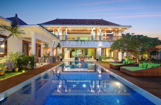 New! 6bed Canggu Atlas Villa: Staff*Brunch*BBQ*Pool Table* 5mins walk 2 Beach