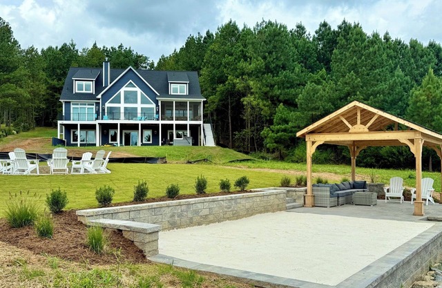 NEW 7BR Lakefront Lake Anna 6-Suites, Hot Tub
