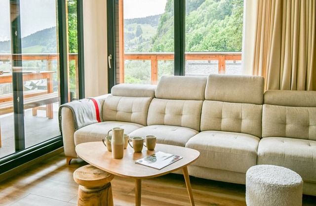New apartment, 4 bedrooms, parking, up to 12 guests