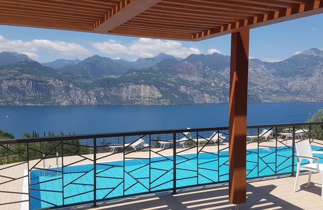 New apartment with superb view of the Garda Lake