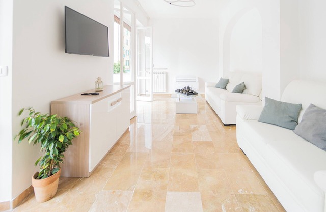 New apartment, within walking distance of the historic center.
