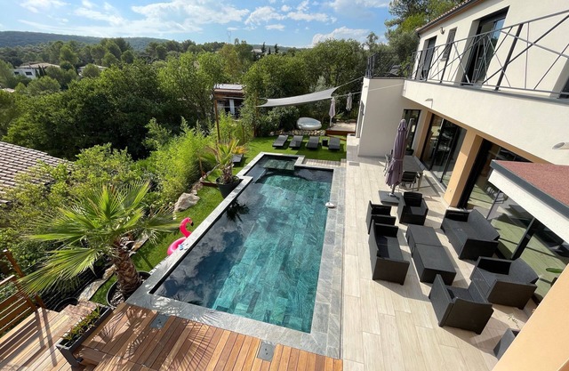 New architect-designed villa, 180m2, swimming pool, 12 minutes from Montpellier