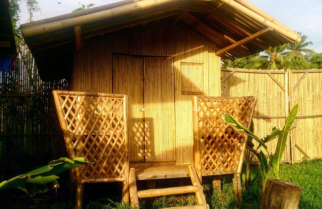 New Bamboo Chalets. Private rooms at hostel prices. Close to beach and town.
