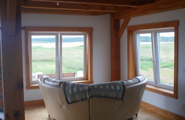 New Beachfront Post+beam Cottage, Amazing Sunsets and Just Off Cabot Trail