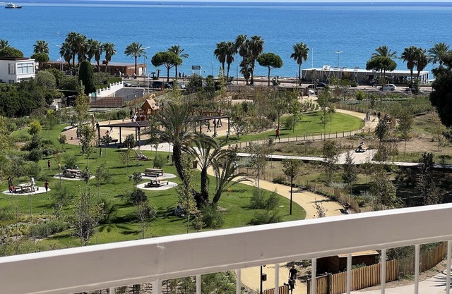 New - BeachSide & Amazing Seeview - Top Floor - Air Cond - Garage