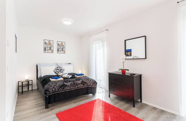 New Blue Danube -Apartment with Balcony & Parking