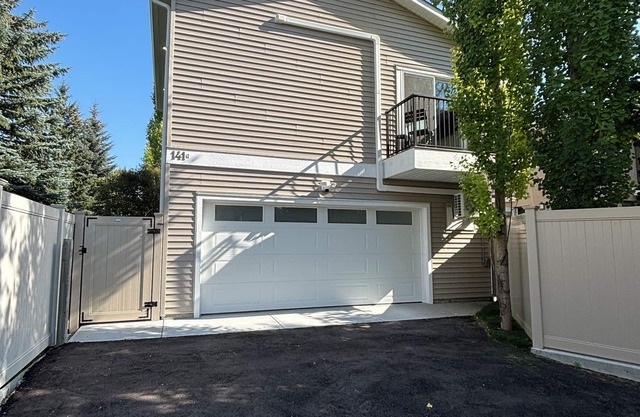 New Build, Charming 1-bedroom home in fabulous Calgary SW, 1.2 hours from Banff
