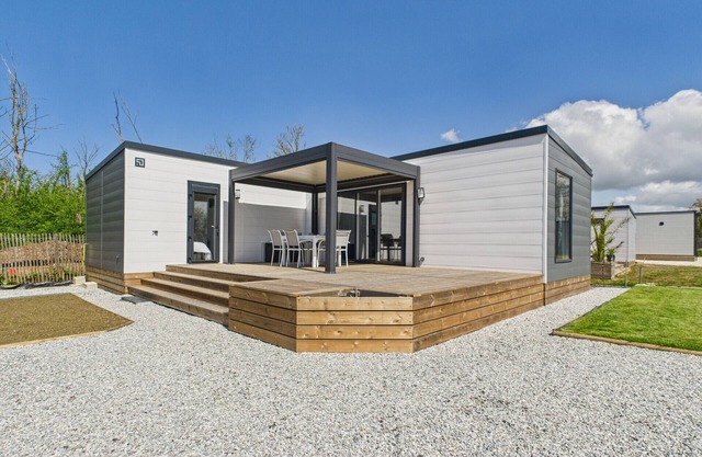New chalet for 6 with year-round heated pool
