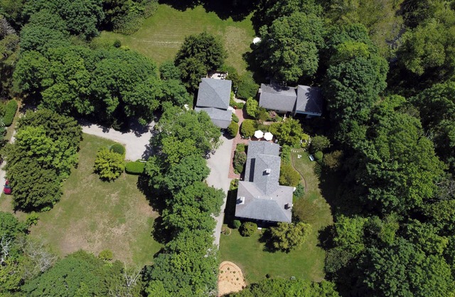 NEW! Captain Estate-Main House.Carriage House.Barn/Game Room.Spacious Grounds.