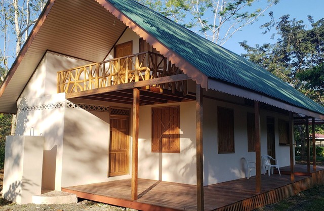 NEW CARIBBEAN HOUSE on Extra large lot! Walk to white sand beach + National Park