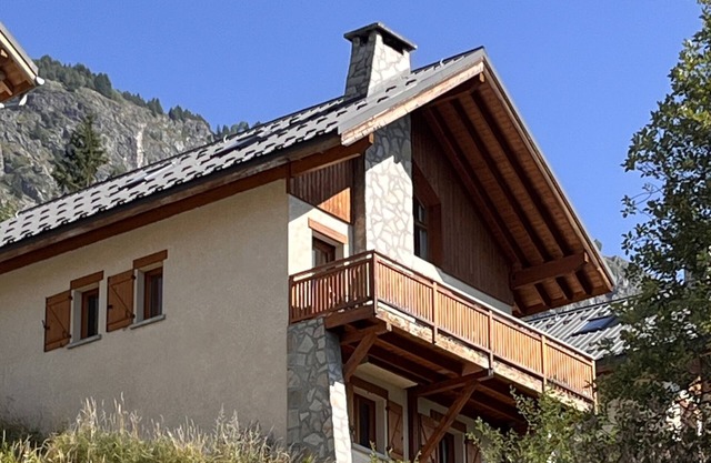 NEW - Chalet Le Sabot – Steps to Ski Lift, Sauna & Stunning Views