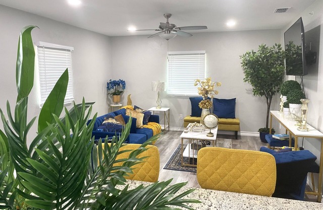 NEW! ✨close to Downtown, Malls & PremiumnOutlets, with Balcony ❤️