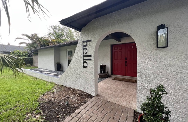 *New* Coastal Palm Harbor Private Home w/Pool near downtown, beaches & more