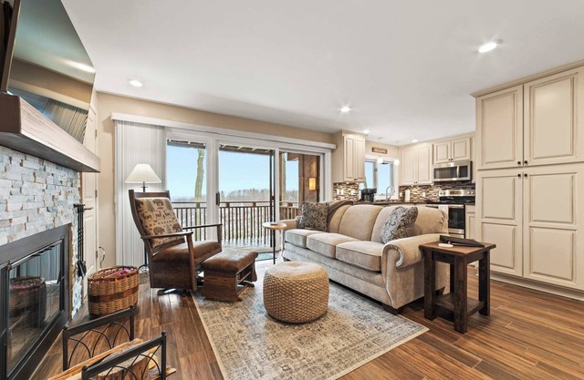 New, condo stunning Lake View
