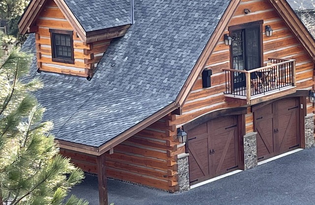 New Custom Log Cabin with Cascade Mountain View- off Icicle Road/Walk to Town