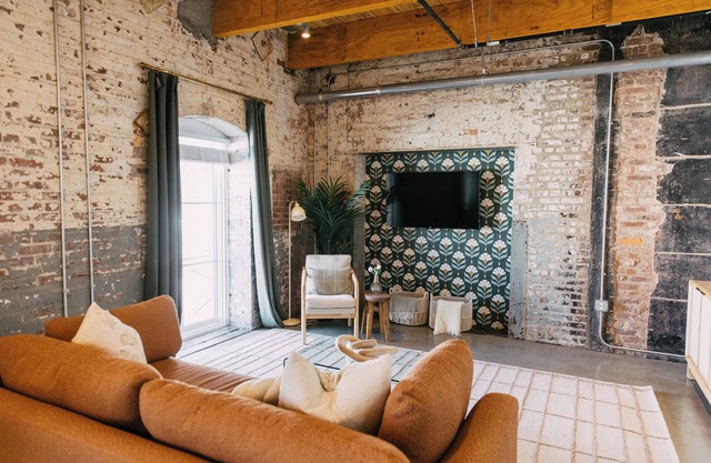 NEW Downtown Apartment - ADA Accessible, Walk to Beale, Tom Lee Park & More!