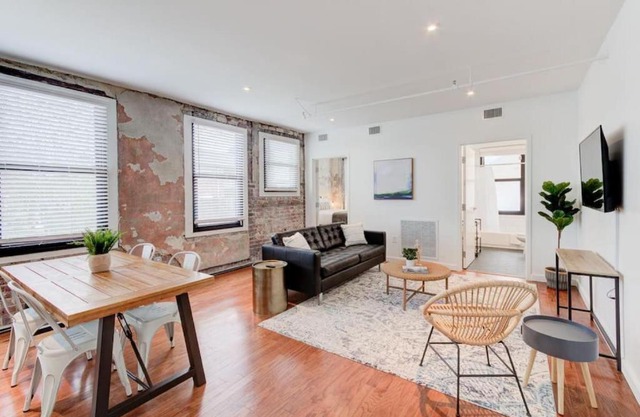 New Downtown Loft Style Apartment Above Restaurant