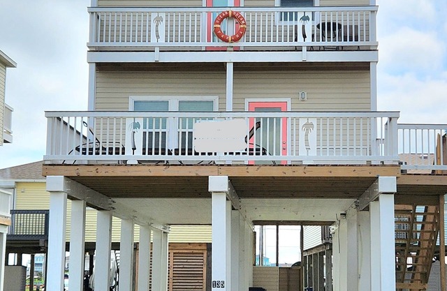 New Dreamy Beach House just steps to the sand!