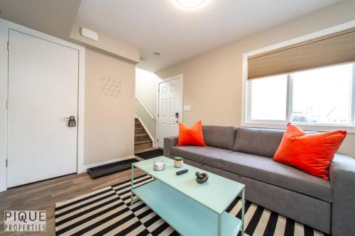 NEW, Euro-Style Suite, Whyte Avenue, AC, Netflix, Sleeps 6!