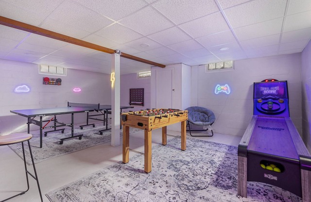 NEW! Family-friendly cabin-style home w/gameroom + gym