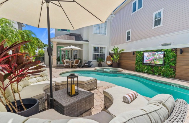 [NEW] Gated Golf Resort Suite w/Private Pool & Arcade Near Disney
