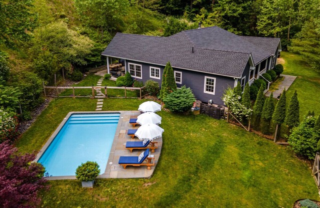 NEW: Gorgeous Home w/Dream Patio and AC
