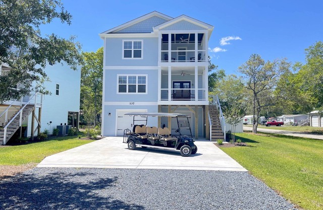 New gorgeous home with Pool, New 8 seater Golf Cart, elevator, with easy access to beach
