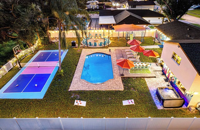 NEW~HeatedPool~Pickleball~FirePit~HotTub~GameRoom~MovieTheater~Playset~10 beds