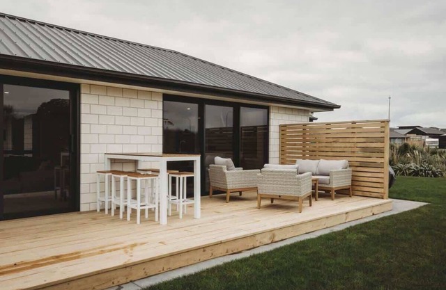 New Holiday Home with Mt Taranaki Views