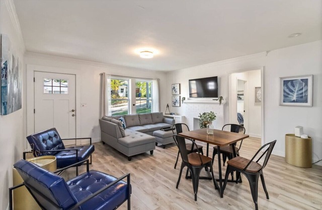 New Home in MidTown- Sleeps 11 For Rent in Atlanta
