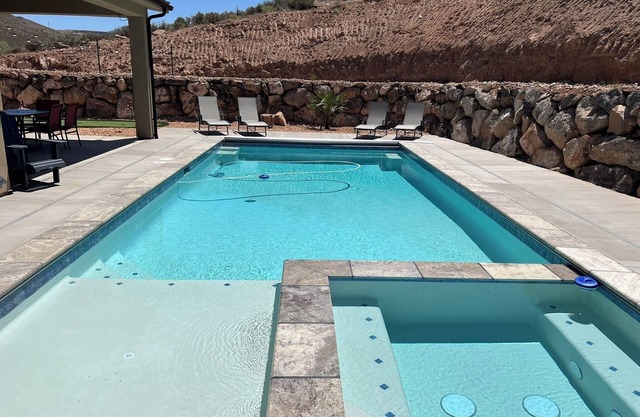 New home! Zion's Edge, Kolob Canyon, Private Pool, Hot Tub, Views!