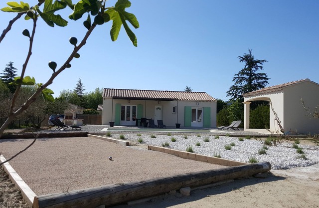 New house at the foot of Mont Ventoux with private pool in Provence, Bédoin