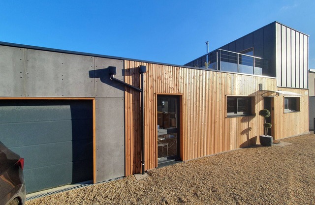 New house with sea view and heated above-ground pool