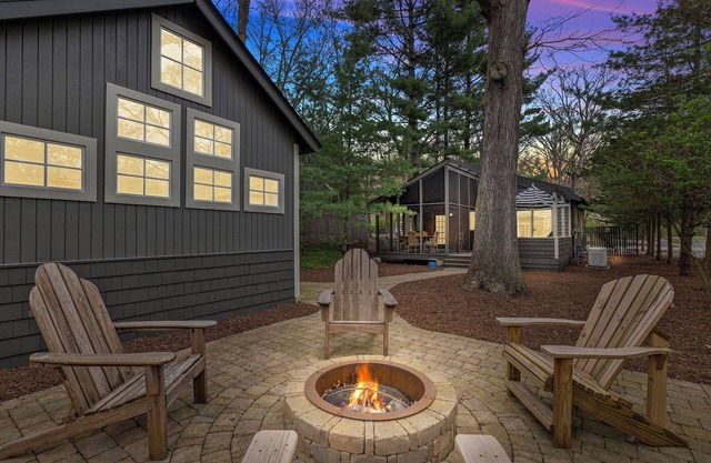 New! Juniper Presents: Fabulous Cottage w/Fire Pit – Walk to Lake MI Beaches
