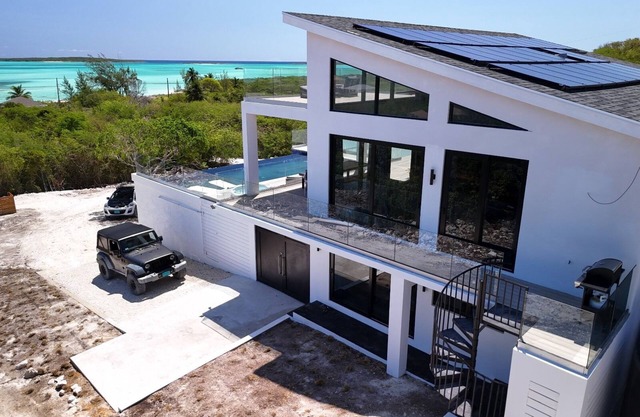 NEW! Kite Beach House. Two minute walk to one of Exuma's best beaches!