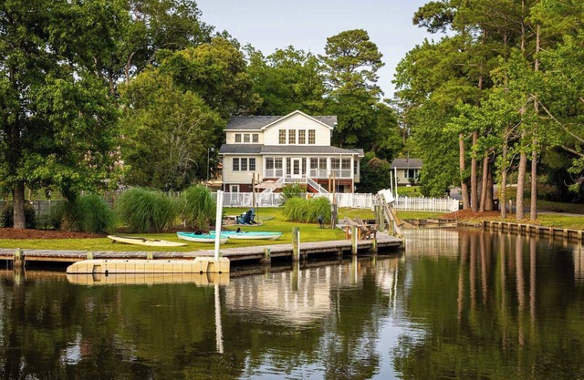 New Listing! Pool&Spa, GameRm, Water Views!