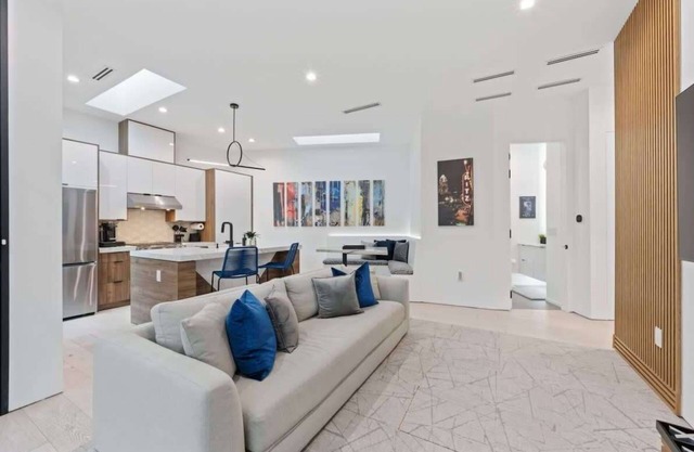 New Listing Sale! Austin's Best Modern 2BR Casita
