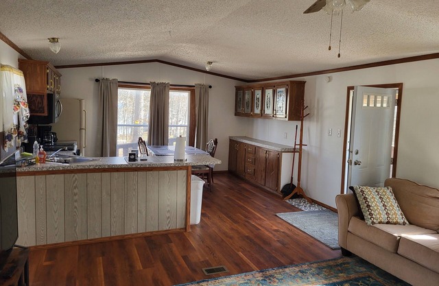 New listing. Sleeps 6. Deck, carport & fire pit. 3 miles to boat ramp. Peaceful!
