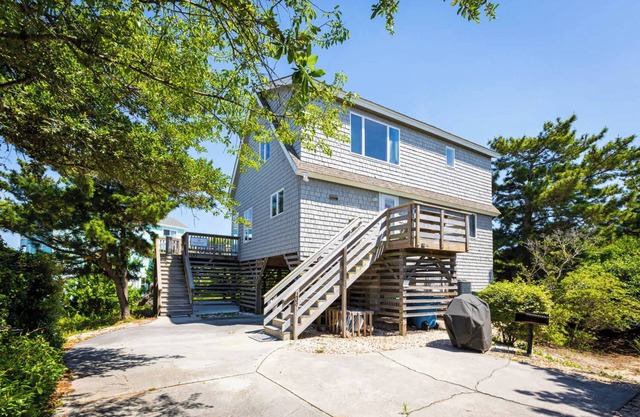 New Listing! Steps from beach & sound access.